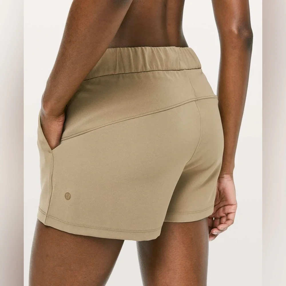 Lululemon On The Fly Short *Woven *2.5" Frontier size 2 - Picture 4 of 11